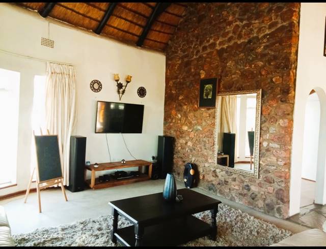 4 BEDROOM HOUSE FOR SALE IN JAMESON PARK